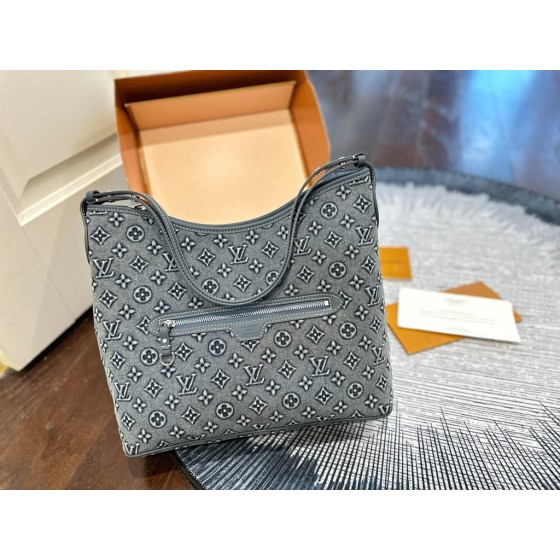 Louis Vuitton Carryall MM (Monogram Denim)
